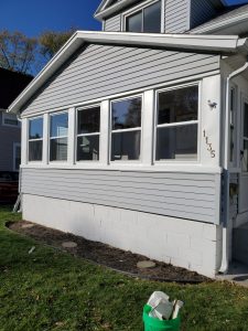 POLAR SEAL single hung window. New replacement patio doors for residential, house and home. Grand Rapids, Michigan
